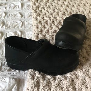 Dansko profesional black oiled clogs